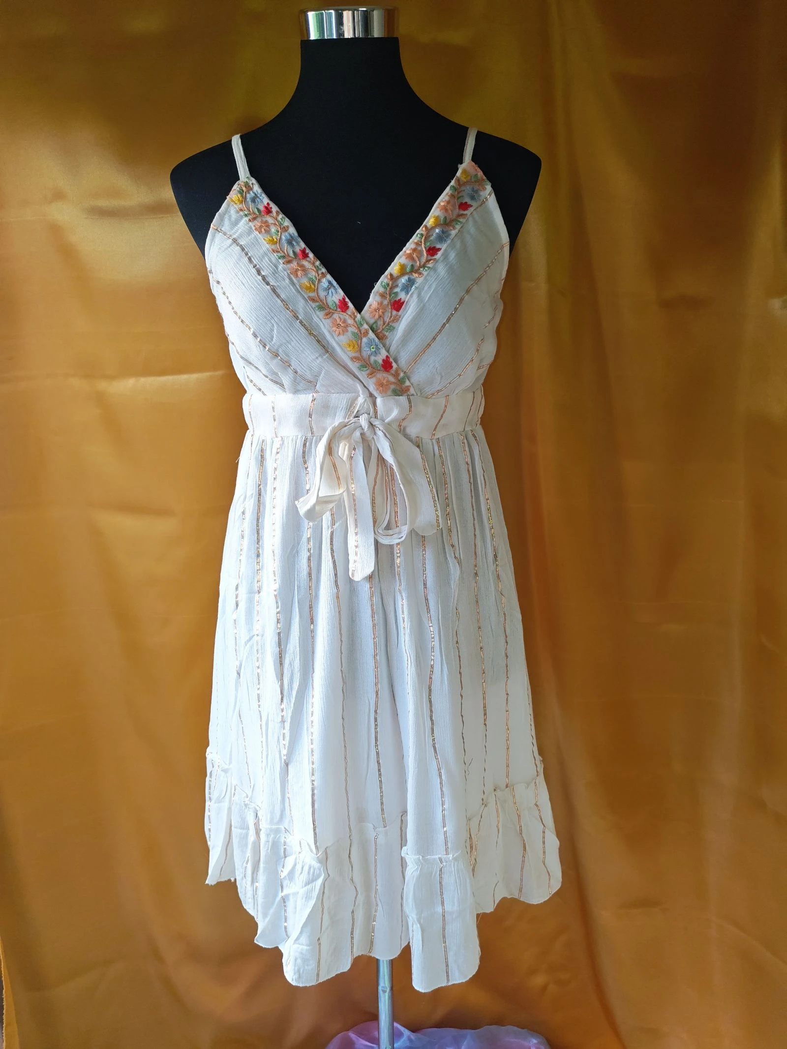 White dress with gold details – photo 2